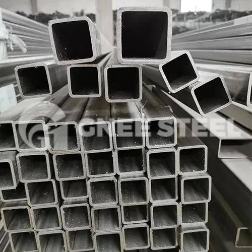 Azzar imtaqqab galvanizzat fil-beraħ fit-triq tat-traffiku kwadru tas-sigurtà tal-azzar kwadru